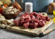 5 Bahan Alami untuk Mengempukkan Daging Kurban saat Idul Adha di Rumah