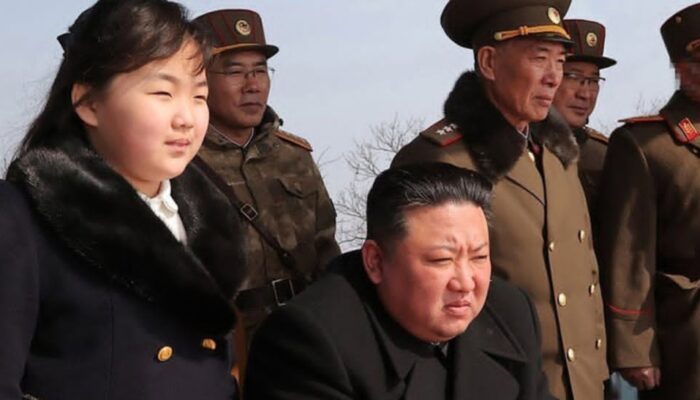 Kim Jong Un Pamer Peluncur Roket Raksasa, Targetkan Jangkauan 420 KM!