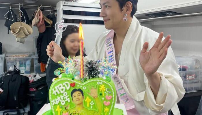 Ulang Tahun ke-38, Ji Chang Wook Rayakan Bersama Tim Drama “Scandal”