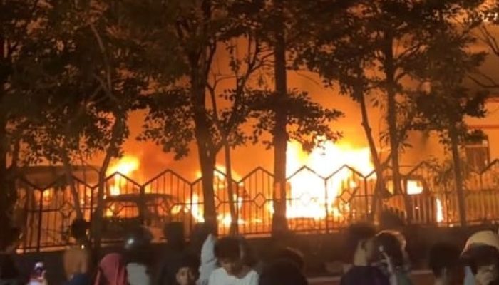 Kerusuhan di Makassar: Gedung DPRD Dibakar, Rapat Paripurna Terhenti