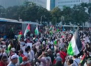 Aksi Solidaritas untuk Palestina, Massa Nyanyikan Heal the World, Ribuan Polisi Berjaga
