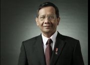 Melawan Konstitusi? Polisi Aktif ‘Caplok’ 17 Jabatan Sipil, Mahfud MD Tunjuk Perpol Kapolri 10/2025 Sebagai ‘Luka Hukum’!