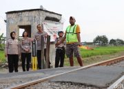 Tingkatkan Keselamatan, Pemkab Malang Beri Gaji Rutin Relawan Perlintasan KA