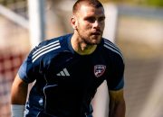 Persaingan Kiper Timnas Indonesia: Debut Manis Maarten Paes vs Dominasi Emil Audero di Serie A