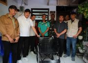 Tingkatkan Kesejahteraan Warga Gedangan, Bupati Sidoarjo Salurkan Kursi Roda dan Bedah 3 Rumah