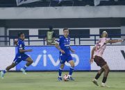 Persib Bandung Menjauh! Tekuk Persik Kediri 3-0, Maung Bandung Kokoh di Puncak Klasemen Liga 1