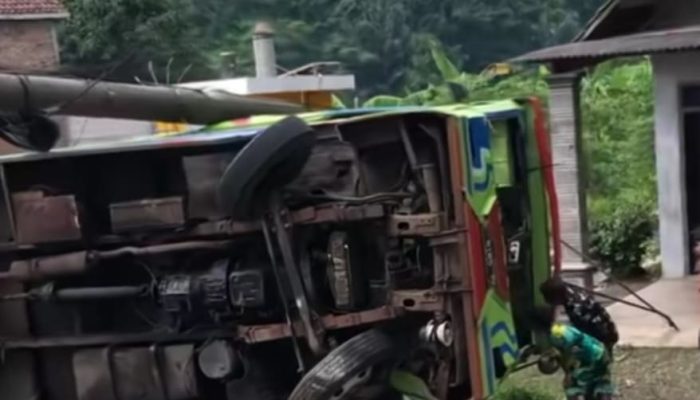 Hadiri Halalbihalal di Mojokerto, Kereta Kelinci Terguling Akibat Tak Kuat Menanjak, 1 Tewas